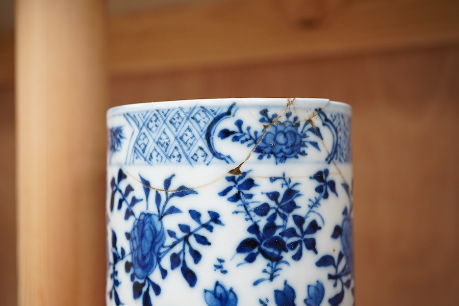 An early 20th century Chinese blue and white sleeve vase, 18th century plate and bowl, tallest 24.5cm